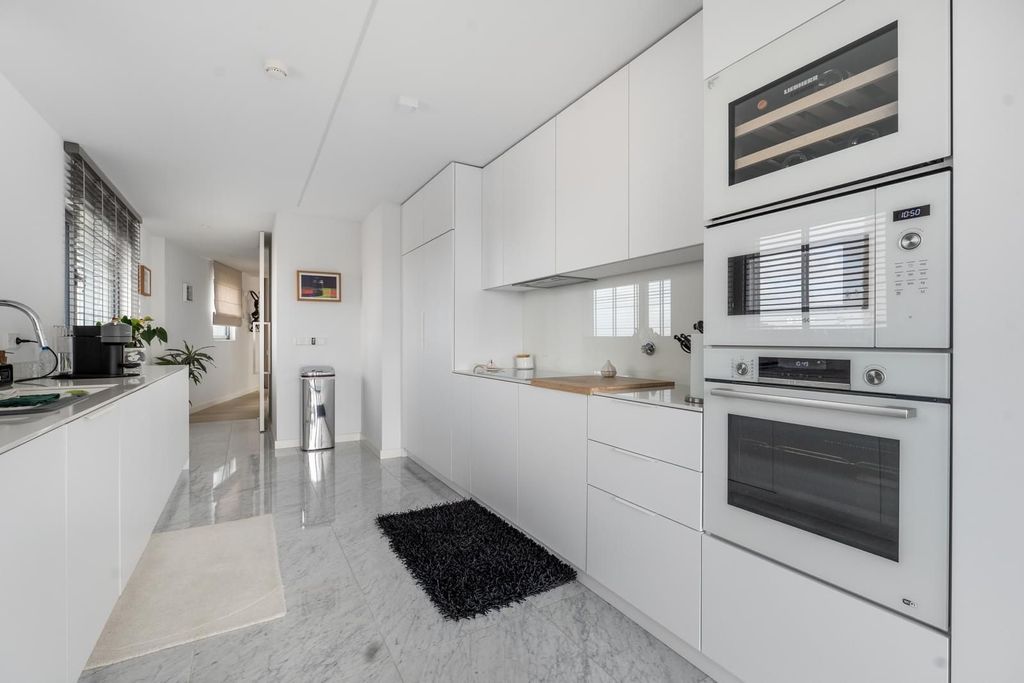 Kitchen 1